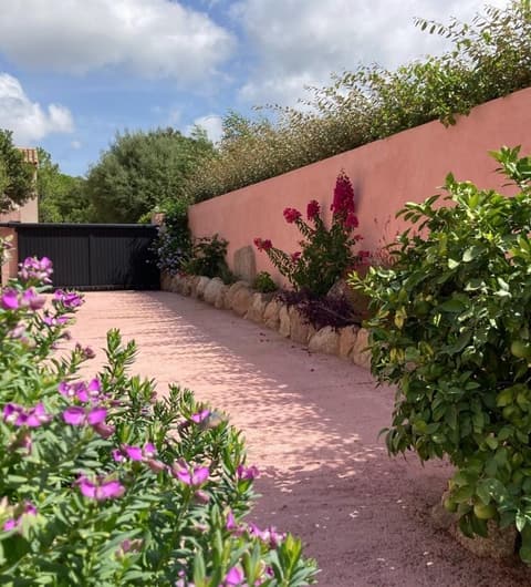 Le jardin et les abords — Casa Pugliesi