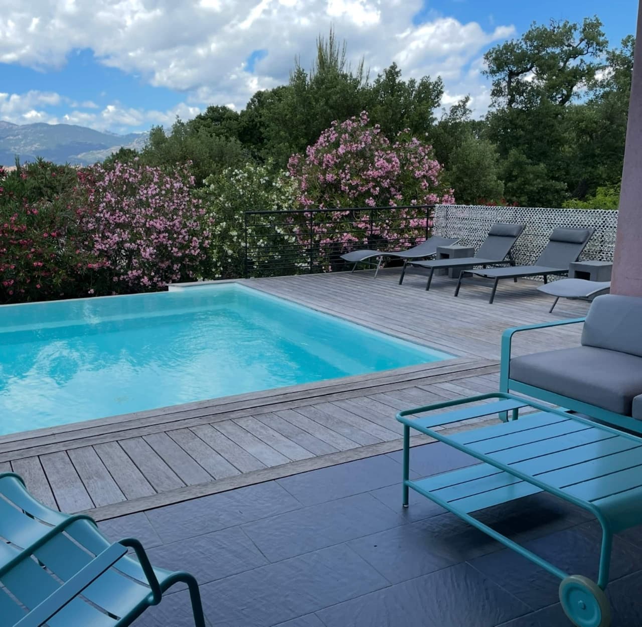 La piscine et la terrasse — Casa Pugliesi