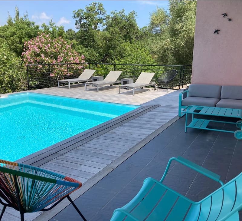 La piscine et la terrasse — Casa Pugliesi